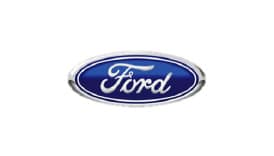 Logo Ford officiel : l'emblème bleu du constructeur Logo ovale Ford bleu brillant avec contour chromé. Le mot "Ford" est écrit en script cursif blanc. Emblème du constructeur automobile.